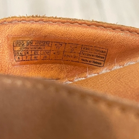 UGG Sandals size 9 - Picture 6 of 8